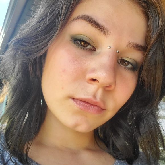 Meet your Posher, Leah - Picture 1 of 1